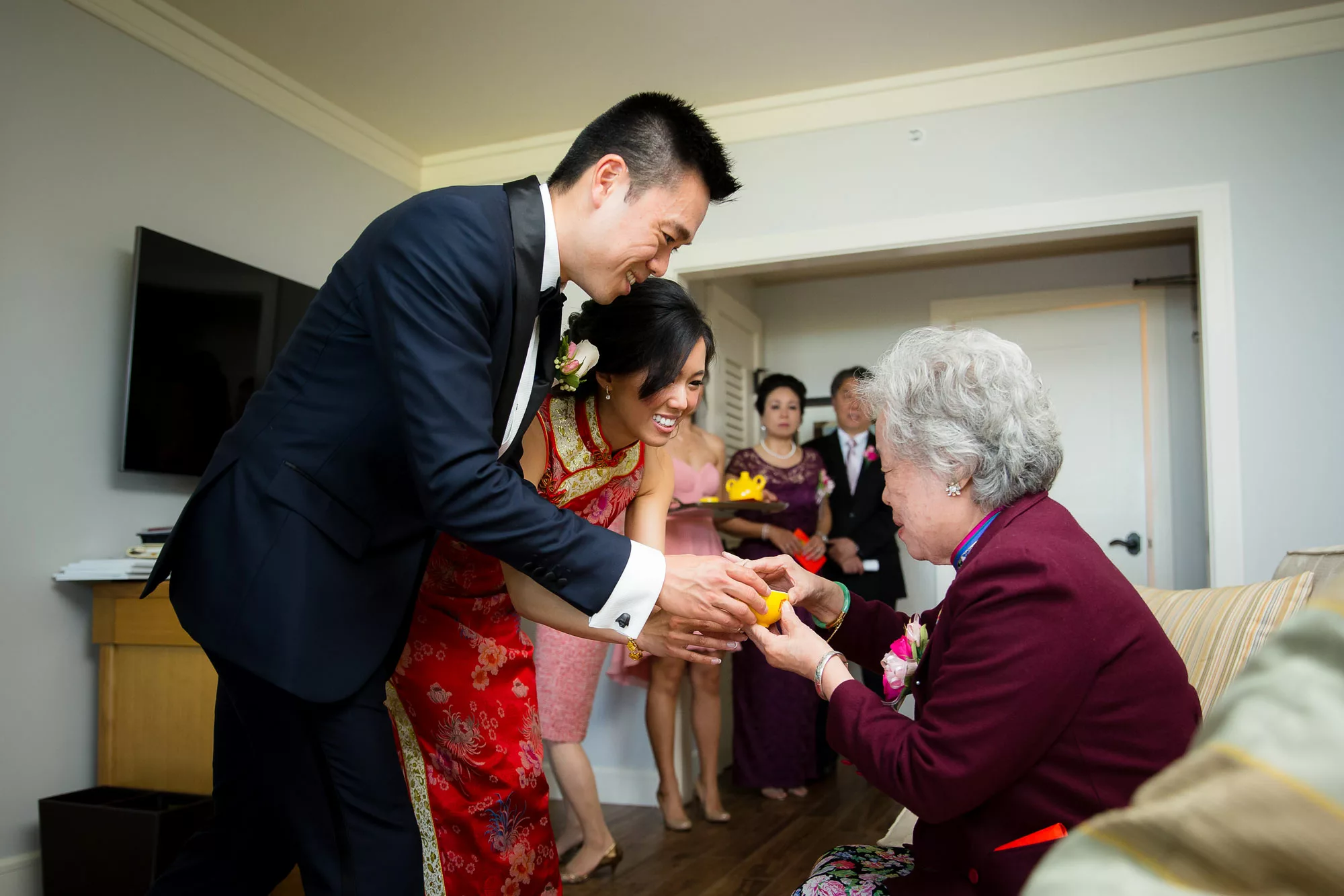 tea ceremony - chinese wedding traditions