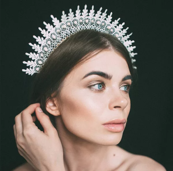 30 Wedding Tiaras For 2020 That Are Just As Unique As You